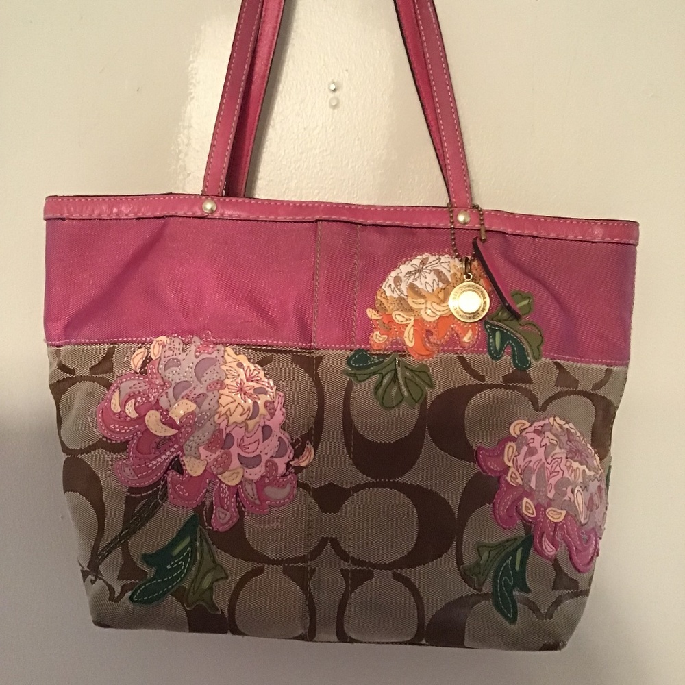 Coach shoulder bag w/matching wallet